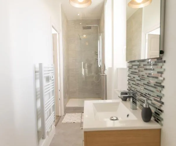 La Porte Des Volcans